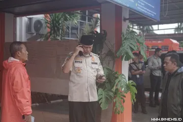 Gubernur Sumatera Barat, Mahyeldi Ansharullah, melakukan...