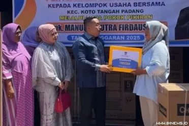 Anggota Anggota DPRD Padang, Manufer Putra Firdaus...