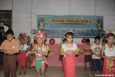 Sebanyak 24 relawan Mentawai Mengajar Indonesia (MMI) Batch...