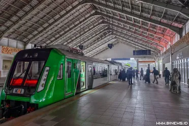 Di Sumatera Barat, kehadiran moda rel seperti KA...