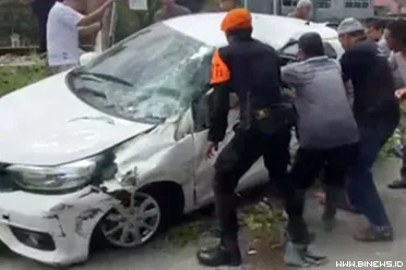 Kecelakaan maut antara mobil dan kereta api terjadi di...