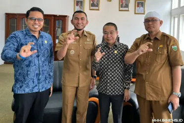 Kunjungan kerja Ketua KI Sumbar, Musfi Yendra, bersama...