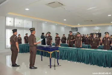 Kepala Kejaksaan Tinggi Sumatera Barat, Muhibuddin, S.H.,...