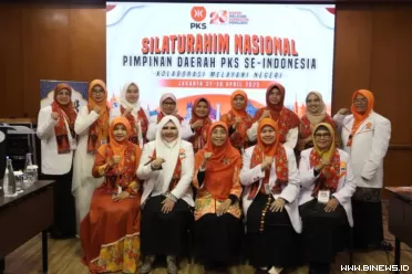 Anggota DPR RI Fraksi PKS Dapil Sumatera Barat II, Hj. Nevi...