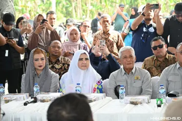 Anggota DPR RI Komisi VI, Hj. Nevi Zuairina, menghadiri...