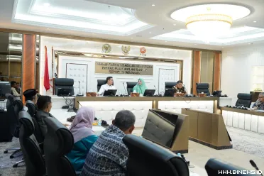 Anggota DPR RI Fraksi PKS, Hj. Nevi Zuairina, melakukan...