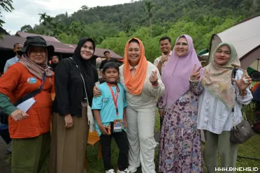 Anggota DPR RI Fraksi PKS dari Dapil Sumatera Barat II, Hj....