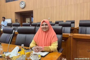 Anggota Komisi XII DPR RI dari Fraksi PKS, Hj. Nevi...