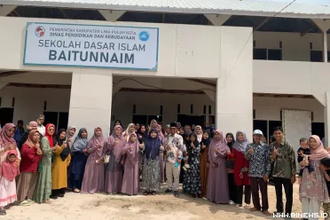 Nevi Zuairina, menghadiri Seminar Parenting sekaligus...