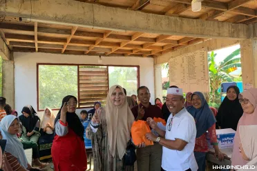 Anggota DPR Komisi VI  asal Sumbar II  Hj. Nevi Zuairina...