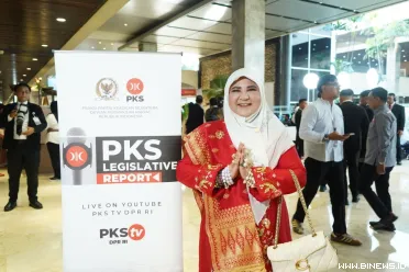 Anggota Komisi VI DPR RI dari Fraksi PKS, Hj. Nevi...
