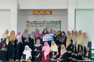 Anggota DPR RI dari Fraksi PKS Dapil Sumatera Barat II, Hj....