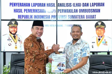 Penyerahan dokumen dilakukan oleh Kepala Perwakilan...