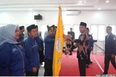 Wakil Wali Kota Allex Saputra saat melantik dan mengukuhkan...