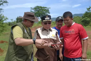 Wakil Wali Kota Padang Maigus Nasir saat meninjau Bumi...