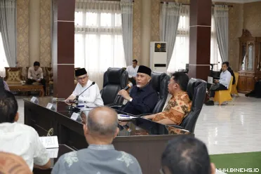 Gubernur Sumbar, Mahyeldi Ansharullah, di Aula Kantor...