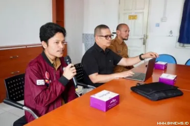 Penulis sekaligus pegiat literasi Sumbar, Yusrizal KW pada...