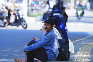 Kehadiran orang tua yang mengantar anak selalu mencuri...