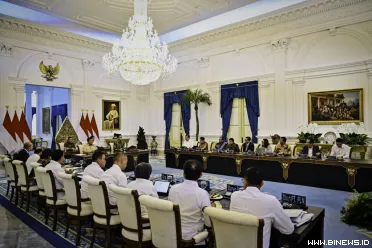 Presiden Prabowo Subianto memimpin rapat terbatas yang...