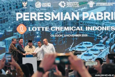 Presiden Prabowo Subianto meresmikan pabrik Lotte Chemical...