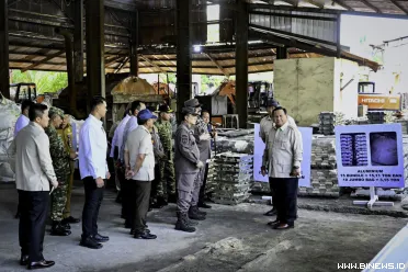 Presiden Prabowo Subianto menyaksikan secara langsung...