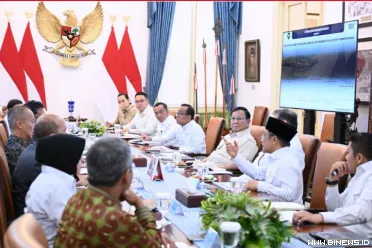 Presiden Prabowo Subianto menggelar rapat terbatas bersama...