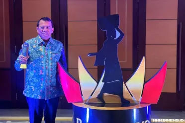 Rektor Universitas Negeri Padang (UNP) dua periode...