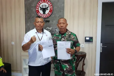 Staf TJSL Unit CSR PT Semen Padang, Nurwan, foto bersama...