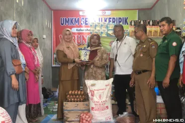 Penyerahan bantuan berlangsung di Sekretariat UMKM Seribu...