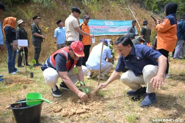 Gerakan Sejuta Pohon untuk Sumatera Barat yang digagas...