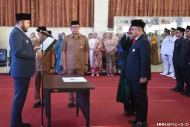 Ratusan pejabat di lingkungan Pemerintah Kota Padang resmi...