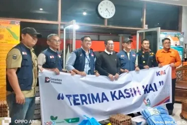 Respons Cepat KAI Divre II Sumbar: Salurkan Bantuan Tahap...