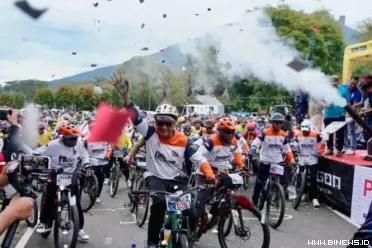 Sekitar 2.000 pesepeda dari 184 klub memadati kawasan Pusat...