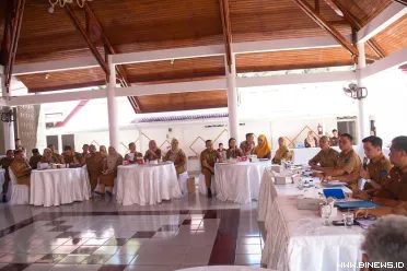 Wali Kota Sawahlunto Riyanda Putra memimpin rapat pimpinan...