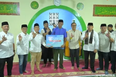 Wakil Gubernur Sumatera Barat Vasko Ruseimy melaksanakan...