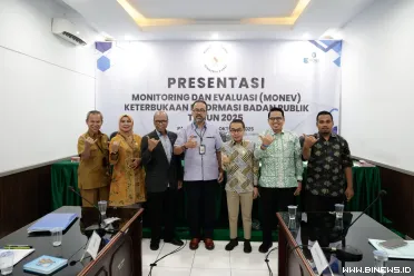 Sekretaris DPRD Sumbar, Maifrizon, M.Si, saat mengikuti...
