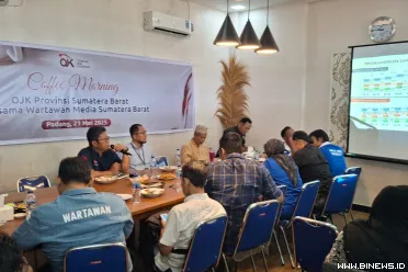 Kepala Otoritas Jasa Keuangan (OJK) Provinsi Sumatera...