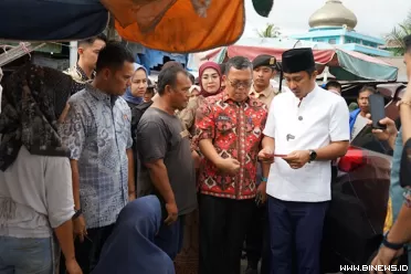 Wakil Gubernur Sumatera Barat, Vasko Ruseimy, melakukan...