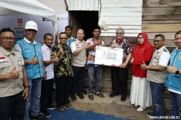 Penyalaan listrik gratis itu diresmikan langsung oleh Ketua...