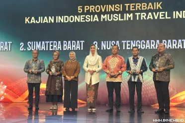 Penghargaan tersebut diserahkan langsung oleh Menteri...