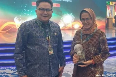 Penghargaan bergengsi ini diterima langsung oleh Ibu Lila...