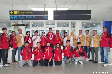 Ketua Umum KONI Sumatera Barat, Hamdanus, menyambut...