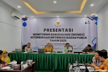 Tim panelis Presentasi Monev 2025 saat mendengarkan paparan...