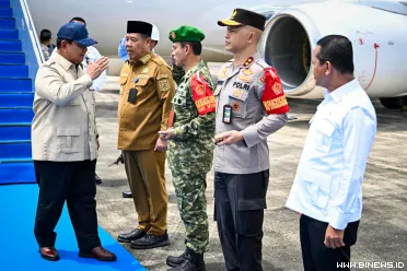 Presiden Prabowo Subianto tiba di Bandar Udara Depati Amir,...