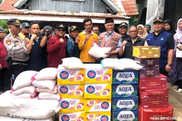 Gubernur Sumatera Barat Mahyeldi Ansharullah meninjau...