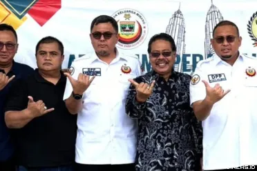 Tokoh masyarakat, H. Verry Mulyadi, SH (no 2 dari kiri)...