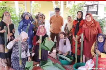 Tradisi malamang kembali digelar oleh para bundo kanduang...