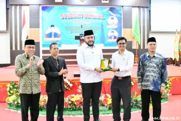 Wali Kota Padang, Fadly Amran, bertindak sebagai narasumber...