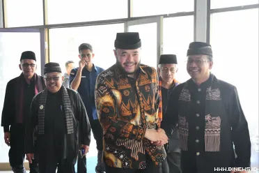 Wali Kota Padang, Fadly Amran, menghadiri Sosialisasi dan...