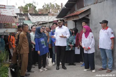 Wali Kota Padang Fadly Amran meninjau pelaksanaan...